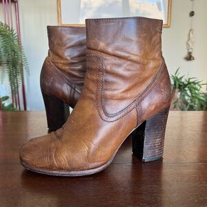 Frye Parker Short Ankle Boots Brown Leather High Block Heeled Booties | Size 8.5